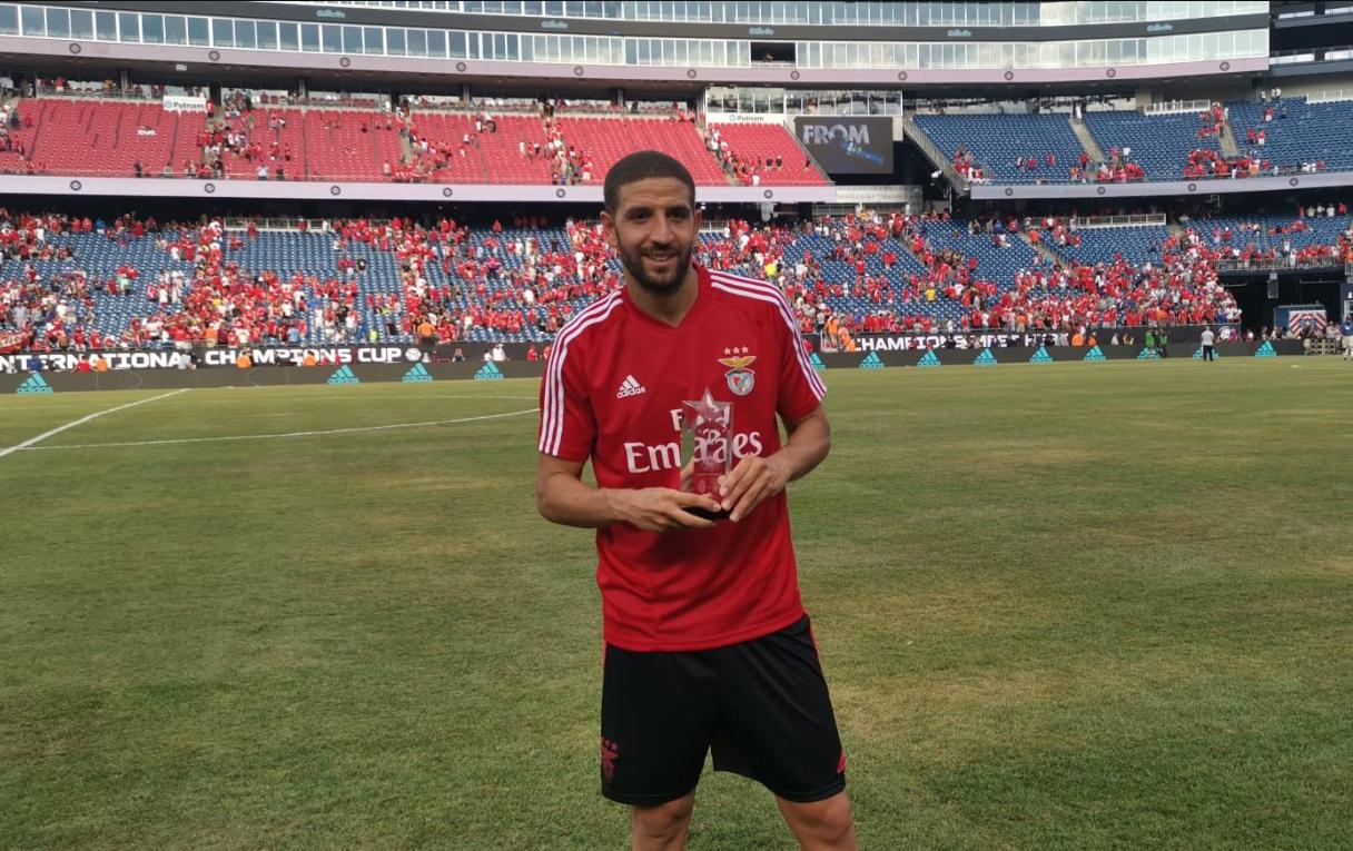 Los viejos jugadores del AC Milan ganaron el juego para S.L. Benfica
